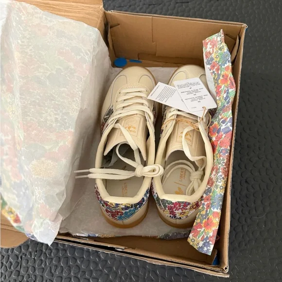 BRAND NEW, never worn! Adidas Gazelle Liberty London. Off white floral. Size 5. - Picture 11 of 11